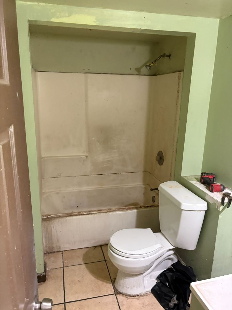 Dated bathroom before the remodel